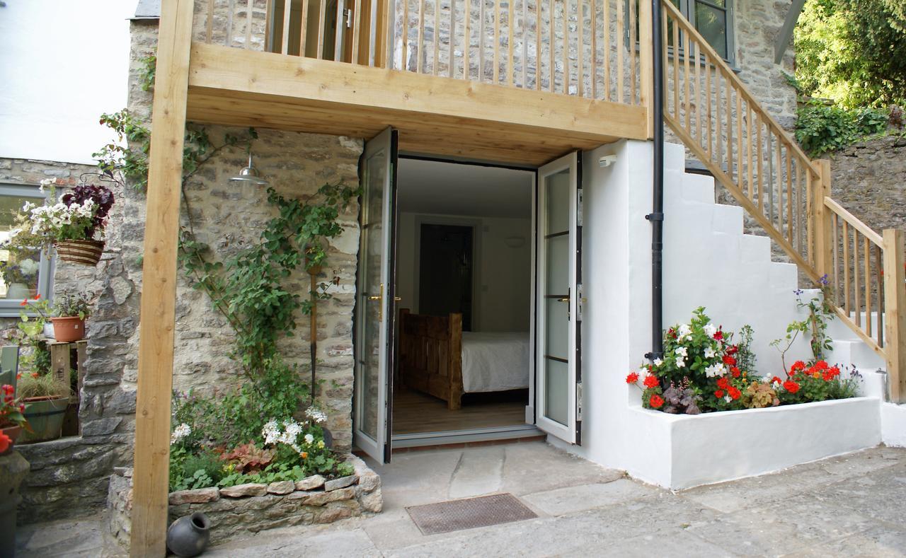 Westbury Cross House Bed & Breakfast Exterior photo